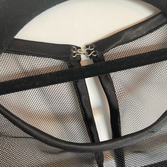 VINTAGE mesh midi with hand sewn sequined appliqué - Picture 5 of 7